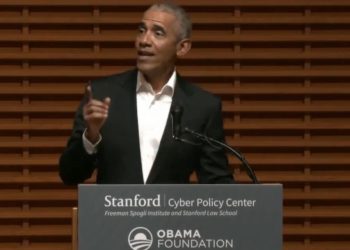 Barack Obama gibt zu, dass Milliarden von Menschen Versuchskaninchen für den Covid-Impfstoff waren, behauptet, dass Menschen aufgrund von Fehlinformationen sterben (VIDEO)