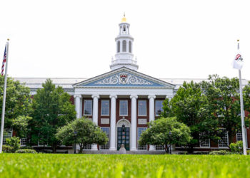 Harvard veranstaltet chinesische kommunistische Beamte in einer von Studenten geführten Konferenz