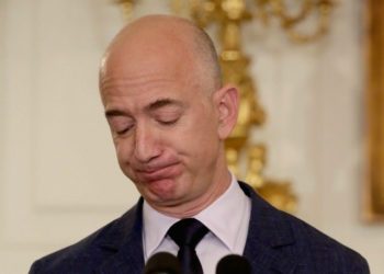 Jeff Bezos schlägt vor, dass China nach Musks Twitter-Kauf an Einfluss gewinnen könnte – vergisst seinen Müll