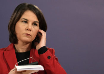 Baerbock: Deutschland wird russische Ölimporte bis Jahresende komplett einstellen