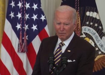 Biden an Lehrer: „Sie sind nicht die Kinder von jemand anderem, sie gehören Ihnen, wenn Sie im Klassenzimmer sind“ (VIDEO)