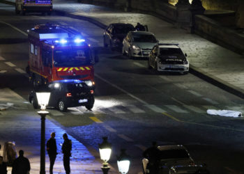 Frankreich nach Präsidentschaftswahl: Polizei in Paris schießt auf Fahrzeug – zwei Tote