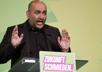 Grünen-Vorsitzender Nouripour: "Wir werden immer Friedenspartei bleiben"