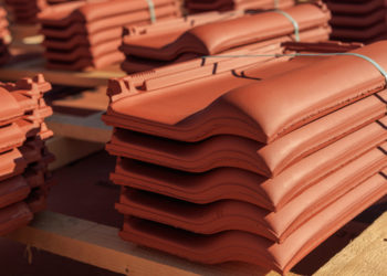 Handwerk schlägt Alarm: Preise für Dachziegel steigen enorm an