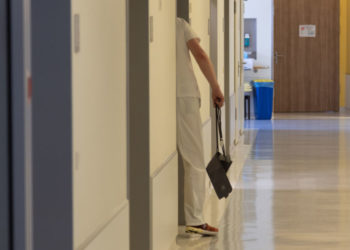 Nach Diskussion im Ausschuss: Pflege-Branchenvertreter gegen einrichtungsbezogene Impfpflicht