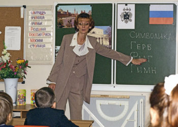 Neuerungen im Schulwesen Russlands: Fahnenhissen jeden Montag und Geschichtsinhalte ab 1. Klasse