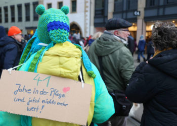 Pflege-Impfpflicht: Karlsruhe wies zahlreiche Verfassungsbeschwerden von Betroffenen ab