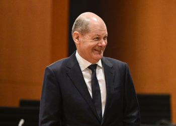 Scholz gibt zwei Milliarden Euro für ukrainische Waffenkäufe und Militärhilfen frei