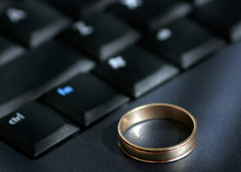 Ukraine vereinfacht Eheschließung: Heiraten nun auch via Zoom möglich