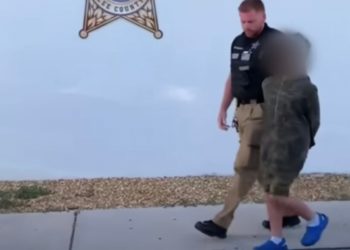 10-jähriger Schüler in Florida verhaftet, weil er mit Massenerschießung in der Schule gedroht hat (VIDEO)