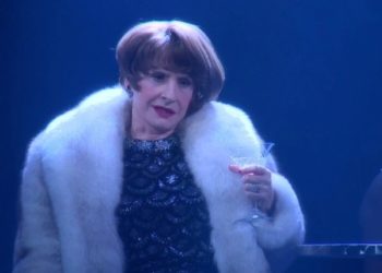 Broadway-Star schimpft mit Zuschauern, weil sie keine Maske tragen, während sie keine Maske tragen (VIDEO)