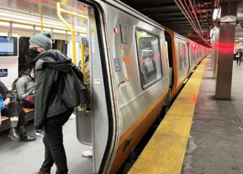 Die neuen in China hergestellten U-Bahn-Wagen in Massachusetts fallen erneut aus