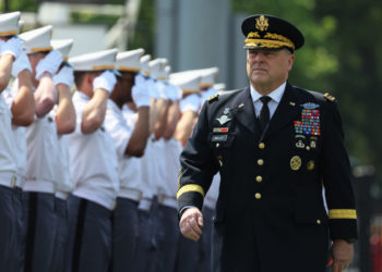 General Milley warnt Absolventen von West Point vor der Wahrscheinlichkeit eines Krieges mit Russland und China