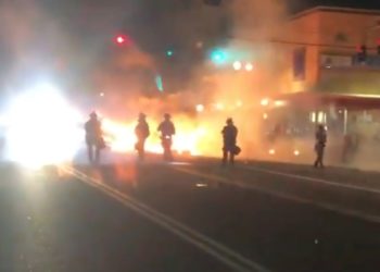 LIBERALE MEDIEN-FREAKOUT Nachdem Präsident Trump über den Tweet des Präsidenten von El Salvador über „Feind von innen“ berichtet, der Amerika zerstört und das Land in einen Bürgerkrieg treibt