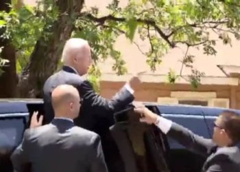 UPDATE: Biden sollte Einwohner von Uvalde treffen, floh aber, als sie ausbuhten und „Tu etwas!“ sangen.  (Video)