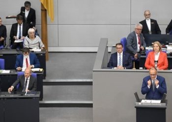 Ampelkoalition und Union einigen sich auf Grundzüge für massiven Aufrüstungsplan