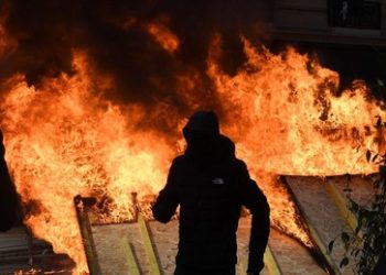 Ausschreitungen und Festnahmen bei Mai-Demonstration in Paris