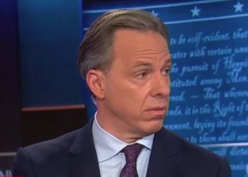 BERICHT: Jake Tapper von CNN ging voran und nahm eine aktuelle Show auf, NACHDEM er positiv auf COVID getestet worden war