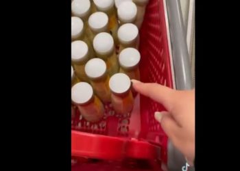 BIDEN’S AMERICA: Mutter beim Horten von Babynahrung erwischt, um ihre Säuglinge zu ernähren (VIDEO)