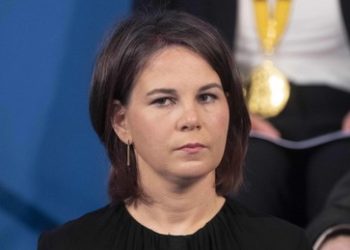 Baerbock begrüßt Einigung zu Sondervermögen: "Russland darf Krieg auf gar keinen Fall gewinnen"