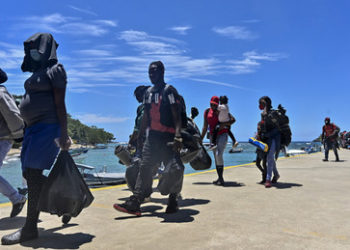 Boot mit mehr als 800 Flüchtlingen aus Haiti strandet auf Kuba