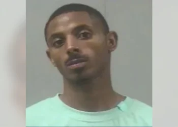 Dallas-Mann verhaftet, weil er im Koreatown-Friseursalon Feuer eröffnet und drei koreanische Frauen „motiviert durch Hass“ verletzt hat