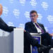 Davos: Meinungsverschiedenheiten zwischen Gates und Bourla zum Thema Impfeffektivität