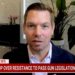 Demokratischer Abgeordneter Eric Swalwell sagt, Republikaner erleichtern Massenschießereien „by design“ (VIDEO)
