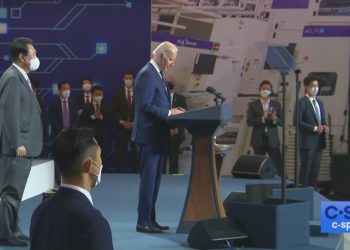 Dummy Joe Biden bezeichnet den neuen Präsidenten Südkoreas als früheren Anführer in einer mit Gaffes gefüllten Rede (VIDEO)