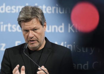 Habeck in der Bredouille: Katar will Verträge über 20 Jahre für Lieferung von Flüssiggas