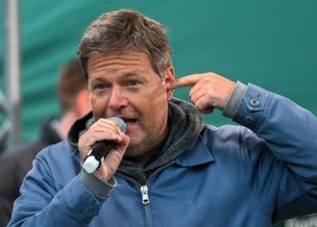 Habeck: "Werden, solange der Krieg andauert, eure fossilen Energien nicht mehr kaufen"