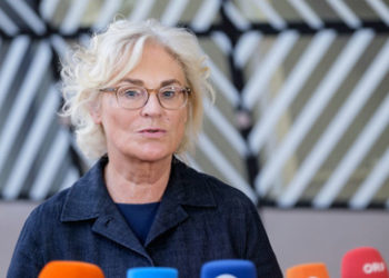 Heli-Reise von Lambrecht und Sohn: Eigenes Ministerium zweifelt an Rechtmäßigkeit