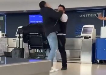 Kunde verprügelt United-Mitarbeiter am Flughafen Newark (VIDEO)