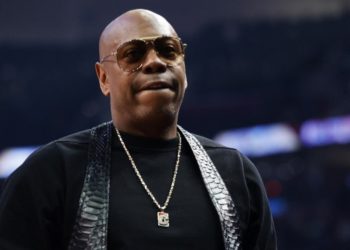 LGBTQI+-kritischer US-Komiker Dave Chappelle auf Bühne angegriffen