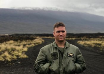 LIVE-STREAM-VIDEO: Kampfpilot äußert sich zur Diskriminierung von Ungeimpften beim US-Militär, live bei Noon Central