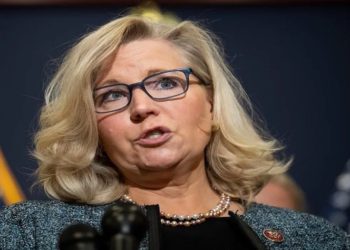 Noch einer beißt ins Gras: Vollständig geimpfte und geboostete Liz Cheney testet positiv auf COVID