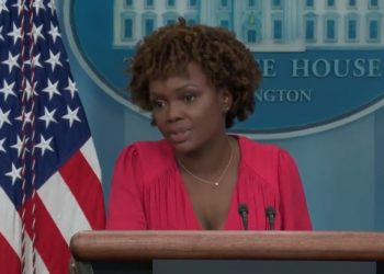 UHR: Peter Doocy grillt Spox im Weißen Haus: Wie kommt es, dass Biden Buffalo besucht, aber Waukesha nicht besuchen konnte?