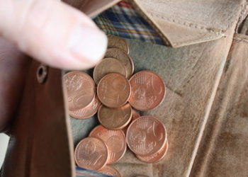 Umfrage: Jeder zweite Deutsche muss sich wegen Inflation und Sanktionen finanziell einschränken