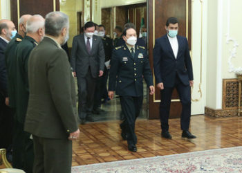 Chinas und Irans Verteidigungsminister geben US-Hegemonie Schuld an wachsender Unsicherheit