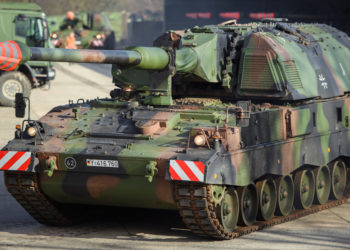 Verteidigungsministerin Lambrecht kündigt Lieferung von sieben Panzerhaubitzen an die Ukraine an