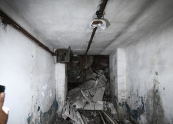 Zehn Asow-Neonazis verlassen Metallurgiekombinat in Mariupol und ergeben sich