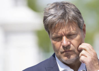 "Keine Angst vor Drittem Weltkrieg" – Habeck kritisiert Schwarzer, Walser und Co.