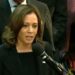 „Epidemie des Hasses“ – Kamala Harris schlägt Amerikaner bei der Beerdigung des Opfers der Büffelschießerei (VIDEO)