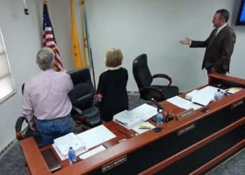 BREAKING HUGE: Otero County New Mexico stimmt ab, um Dominion-Wahlsysteme, Zuckerberg-Dropboxen und andere Wahlmaschinen zu entfernen!