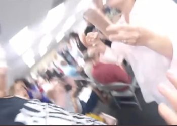 Der AZ-Senatskandidat Blake Masters legt den BLM-Angreifer auf den Boden, nachdem der Radikale eine Frau bei einer Wahlkampfveranstaltung getroffen hat – Fake News Media Attacks Masters (VIDEO)