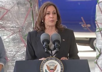 BIDEN ECONOMY: Kamala Harris hält Presser, um die Ankunft von Babynahrung aus Übersee zu feiern