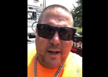 Bidenomics: Trucker an der Ostküste stehen auf der Autobahn und warten auf Benzin – Den Tankstellen fehlt der Diesel (VIDEO)