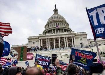 COMEDY-KRIMINELLE: Colberts Mitarbeiter belästigten GOP-Gesetzgeber im US-Kapitol, nachdem es geschlossen wurde – UND verspotteten und belästigten auch Redner bei einer Kundgebung für Familien von J6-Beklagten