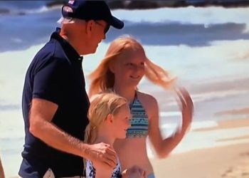 Joe Biden schleicht sich beim Strandspaziergang in Rehoboth an kleine Mädchen heran (VIDEO)