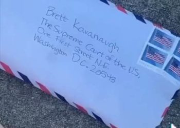 KRANK: Frau macht Video, in dem behauptet wird, sie habe ihr Periodenblut an Brett Kavanaugh geschickt